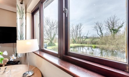 1 Bed in Little Haven 3