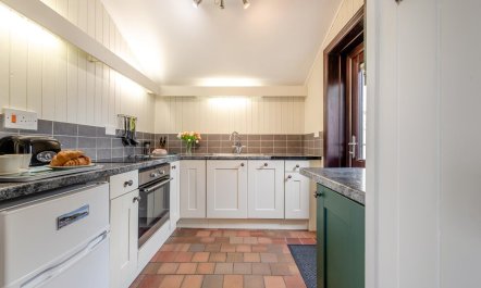 1 Bed in Little Haven 4