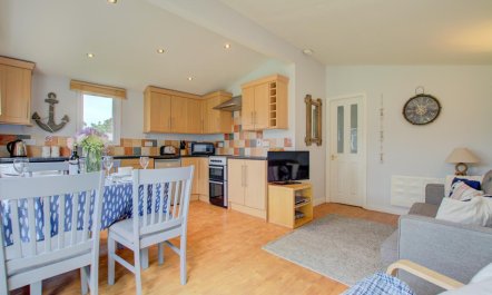 2 Bed in Padstow 3