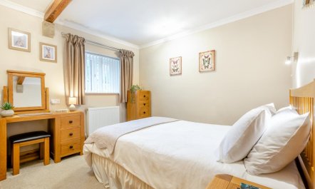 2 Bed in Cowling 8