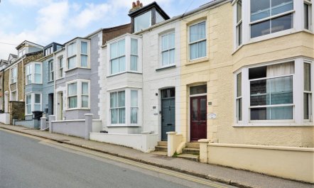 4 Bed in Padstow 1