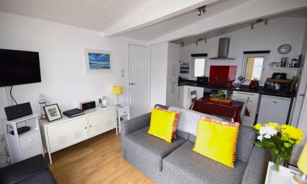 1 Bed in Nr Dartmouth 2