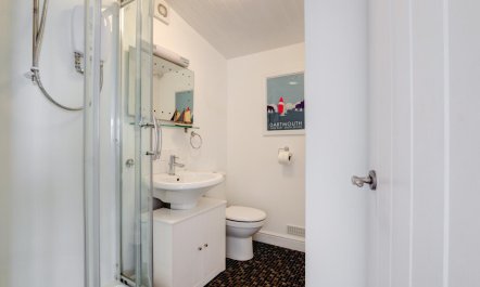 1 Bed in Nr Dartmouth 9