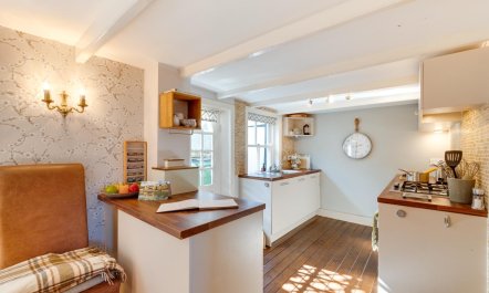 3 Bed in Robin Hoods Bay 2