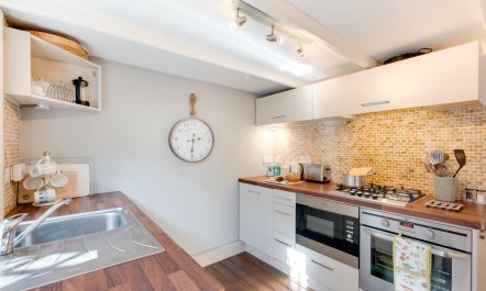 3 Bed in Robin Hoods Bay 8