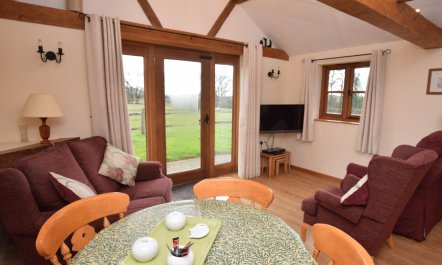 2 Bed in Nr Hailsham 1