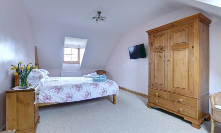 2 Bed in Whitby 7