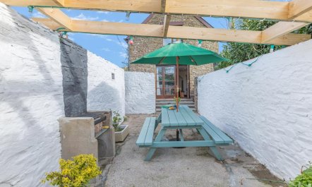 4 Bed in Westward Ho! 9