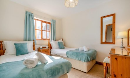 2 Bed in Whitby 9