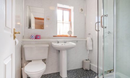 2 Bed in Whitby 8