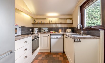 2 Bed in Little Haven 3