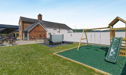 7 Bed in Welshpool 2