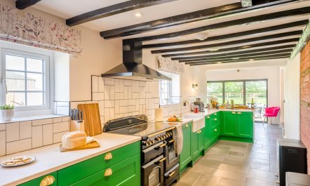 7 Bed in Welshpool 6