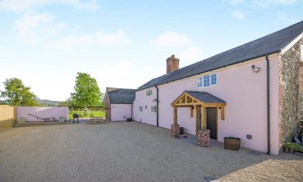 7 Bed in Welshpool 8