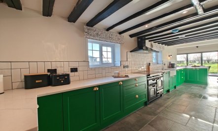 7 Bed in Welshpool 6