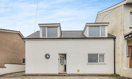 3 Bed in Borth 1