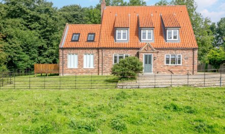 5 Bed in Hanworth Common