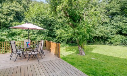 5 Bed in Hanworth Common 5