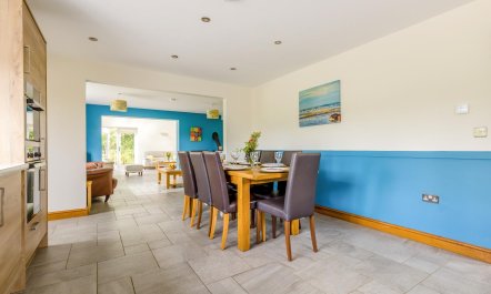 5 Bed in Hanworth Common 9