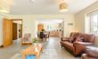 5 Bed in Hanworth Common 3