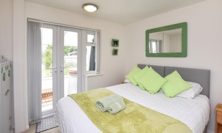 2 Bed in Winchelsea 4