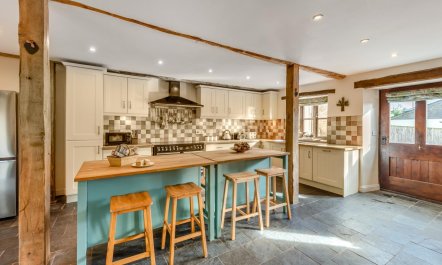 5 Bed in Middle Marwood 2