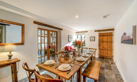 5 Bed in Middle Marwood