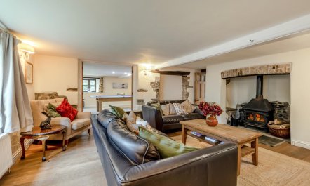 5 Bed in Middle Marwood 9