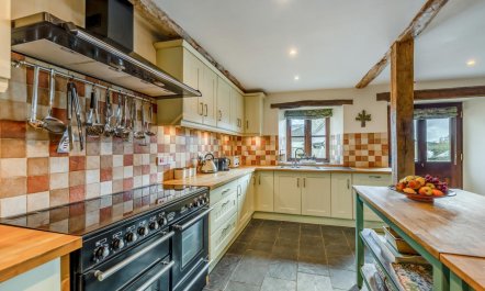 5 Bed in Middle Marwood 1