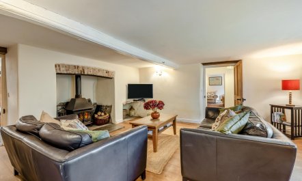 5 Bed in Middle Marwood 8