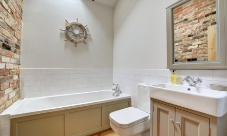 2 Bed in Rockland St. Mary 5