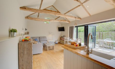 2 Bed in Rockland St. Mary 2