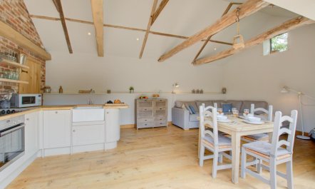 2 Bed in Rockland St. Mary 9