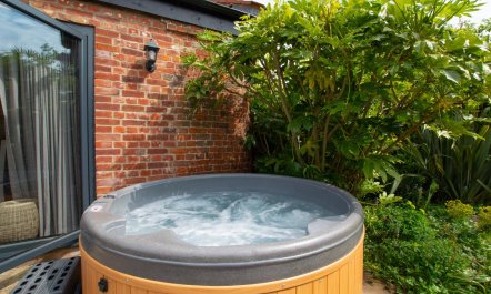 2 Bed in Rockland St. Mary 1