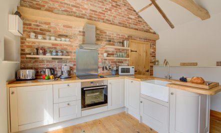 2 Bed in Rockland St. Mary 7