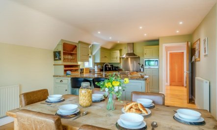 4 Bed in Thornham 8