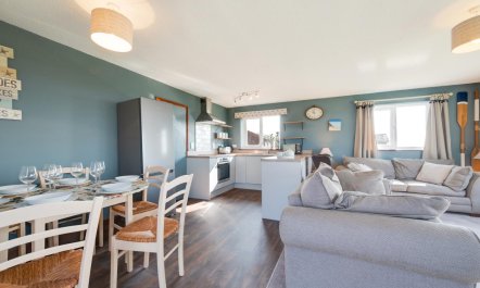 3 Bed in Eccles Beach 1