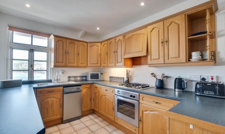 3 Bed in Dartmouth 1