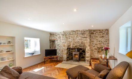 2 Bed in Pwllheli 3