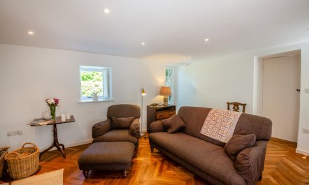 2 Bed in Pwllheli 4