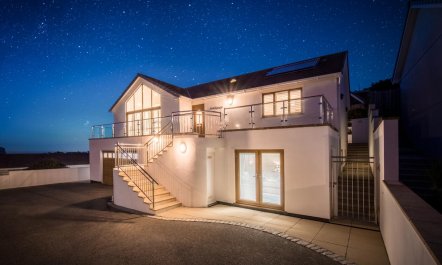 4 Bed in Mawgan Porth