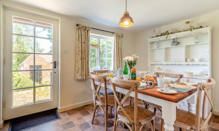 3 Bed in Dunwich 1
