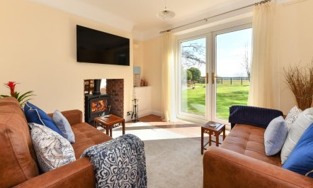 4 Bed in Llanbedrog 2