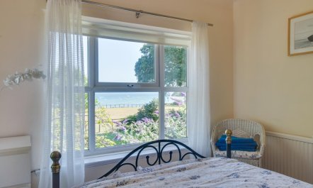 4 Bed in Llanbedrog 6