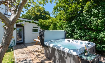 4 Bed in Llanbedrog 3