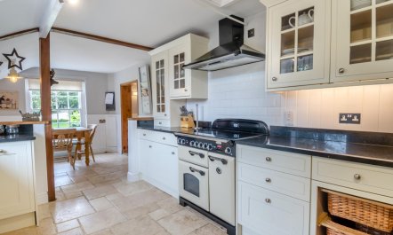 5 Bed in Bramfield 2