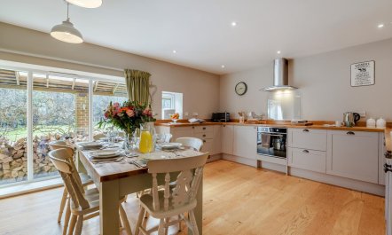 3 Bed in Staplecross 6