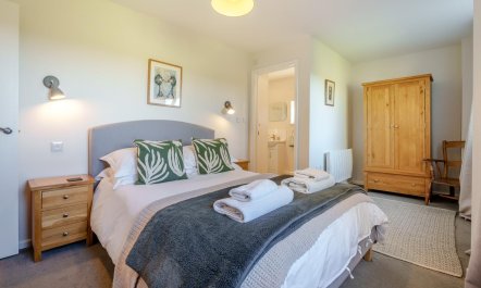 3 Bed in Staplecross 6