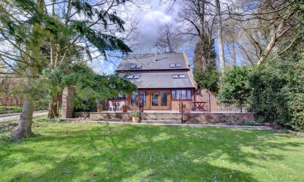 3 Bed in Hartfield 5