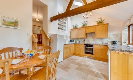 3 Bed in Hartfield 2